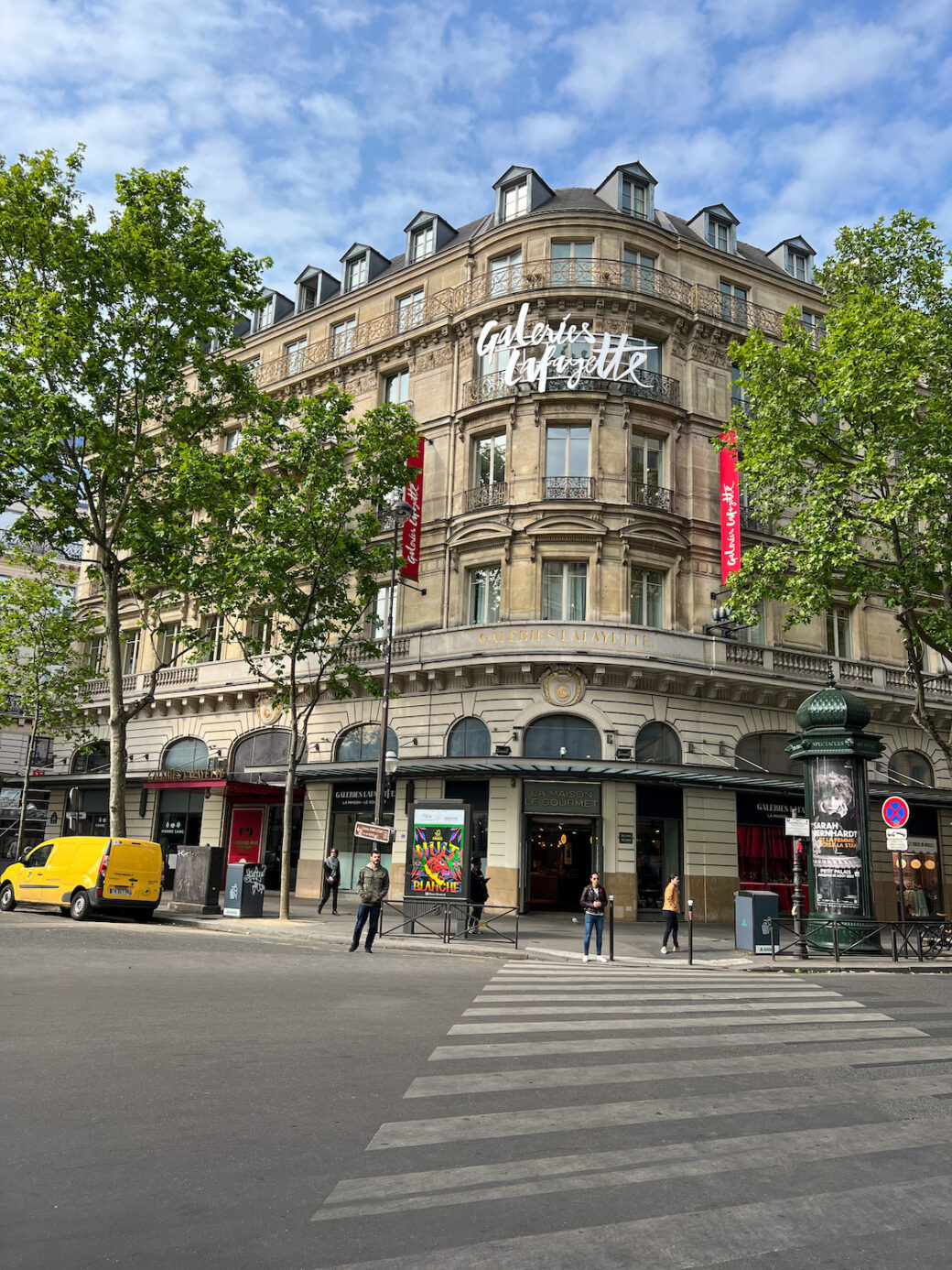 Paris Travel Guide - Modern Mollie
